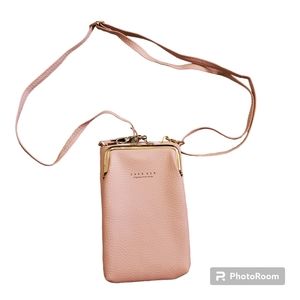Carr Ken crossbody, zip pocket, snap closure, area for a phone, color rose